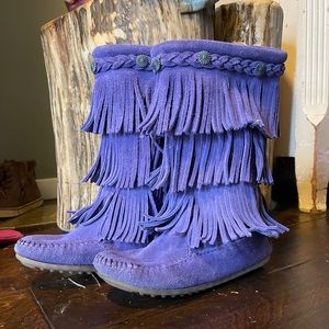 Minnietonka fringe boots